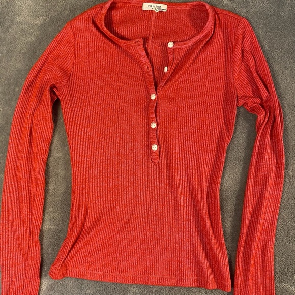 Rag & Bone Women’s Raspberry Y2K Long Sleeve Henley Button Top Size XS - Picture 2 of 7